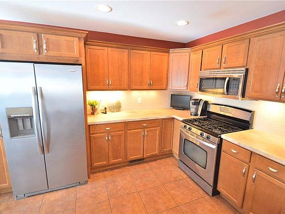5th image of 10680 Carrousel Woods Dr