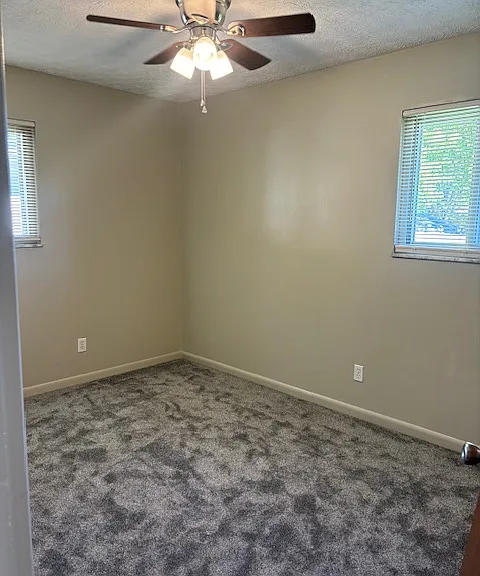 721 Laurel Ln — Photo 6