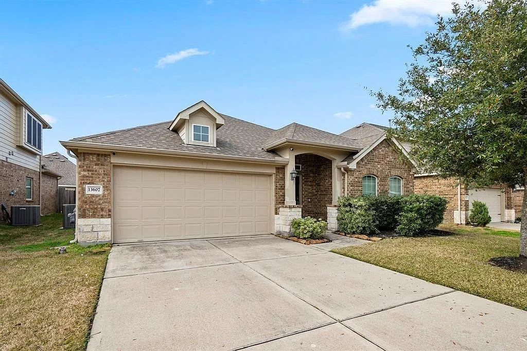 3 bed, 2.0 bath, 1863 sqft, $2,650 — Photo 1