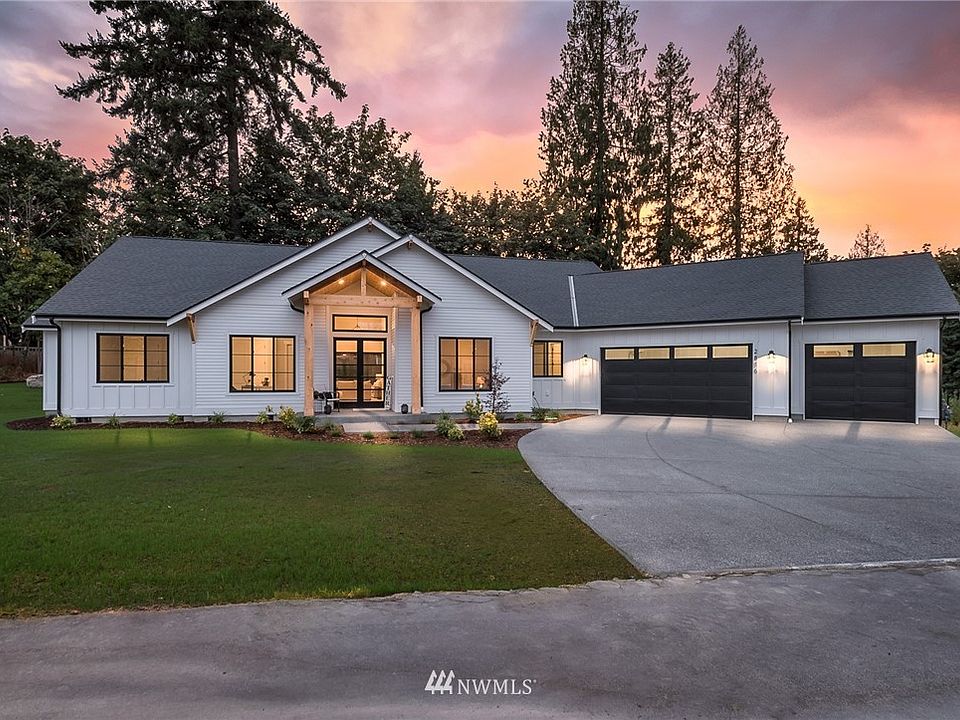 Gorgeous single-level Pascolo Estates residence provides a chic, elegant exterior.