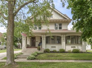 210 Park Ave, Mukwonago, WI 53149