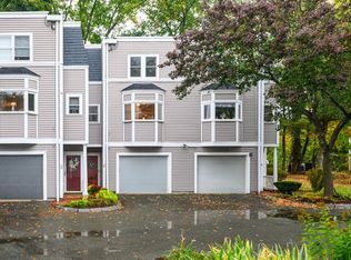 117 High St APT 12B, Ipswich, MA 01938