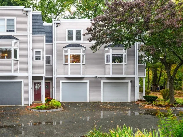 117 High St APT 12B, Ipswich, MA 01938