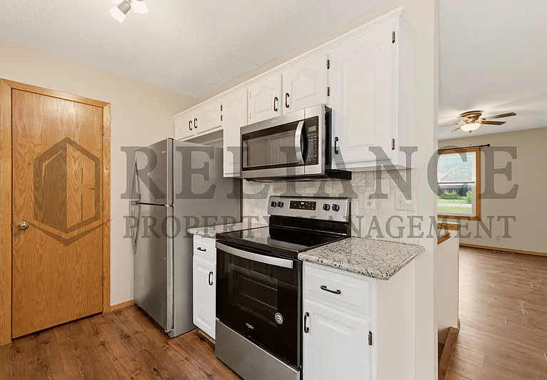 516 N Lakeside Dr — Photo 24