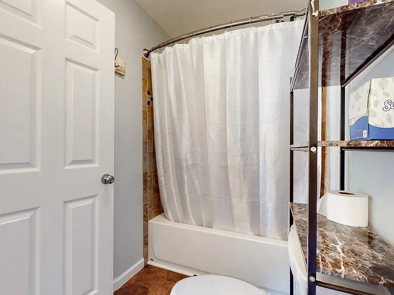 1504 Potter Dr — Photo 27