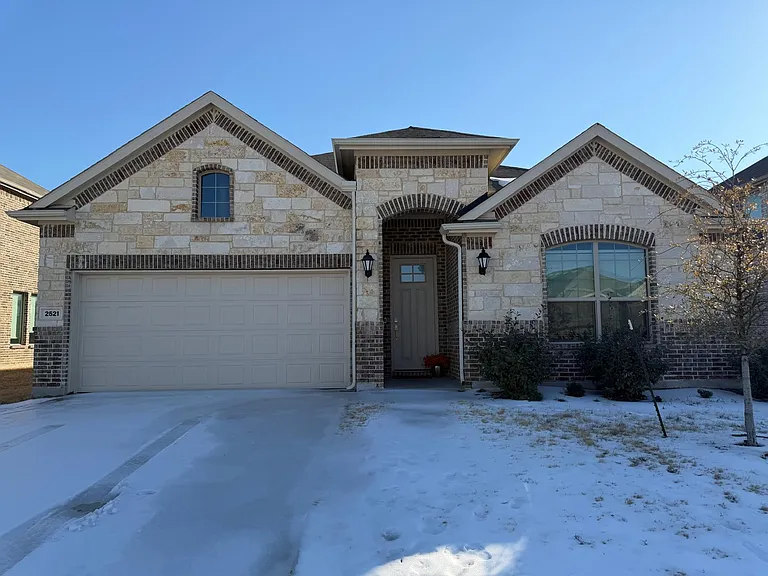 2521 Birchcrest Dr — Photo 4