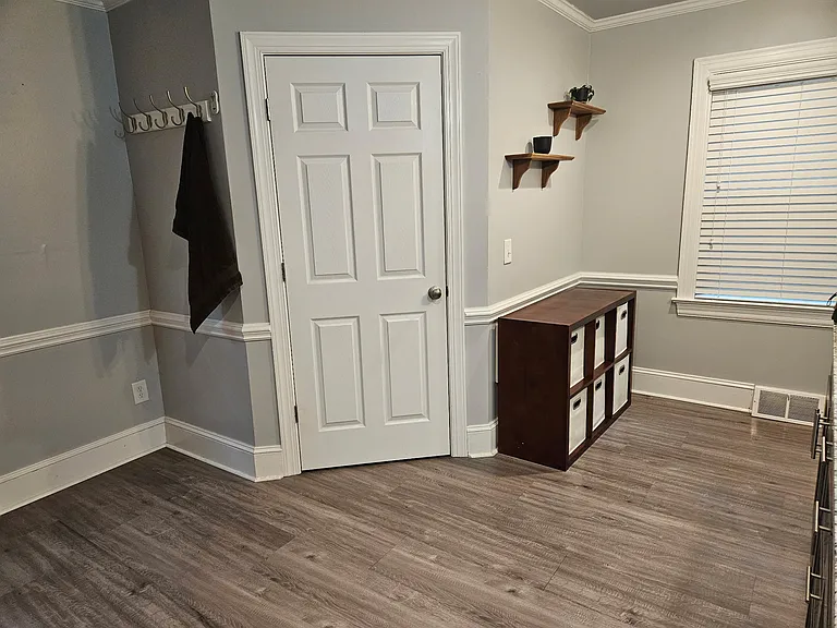 221 York Rd — Photo 1