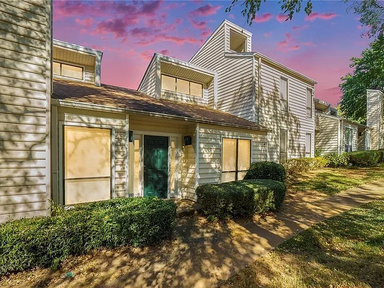 603 Serramonte Dr NE — Photo 2