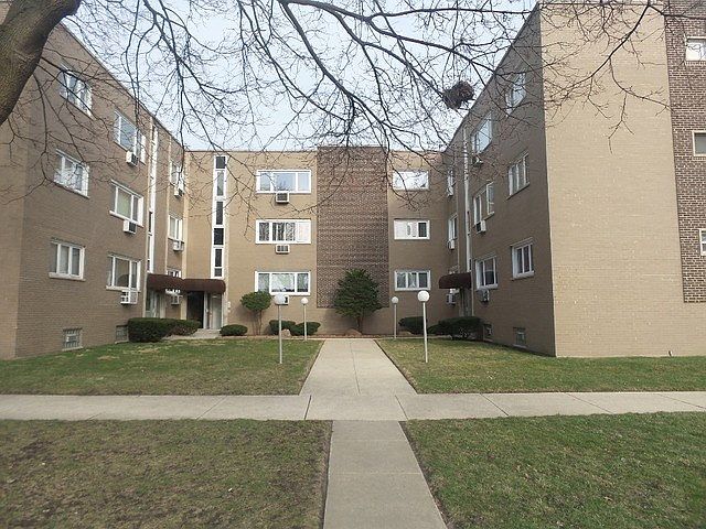 1st image of 8121 S King Dr #C1
