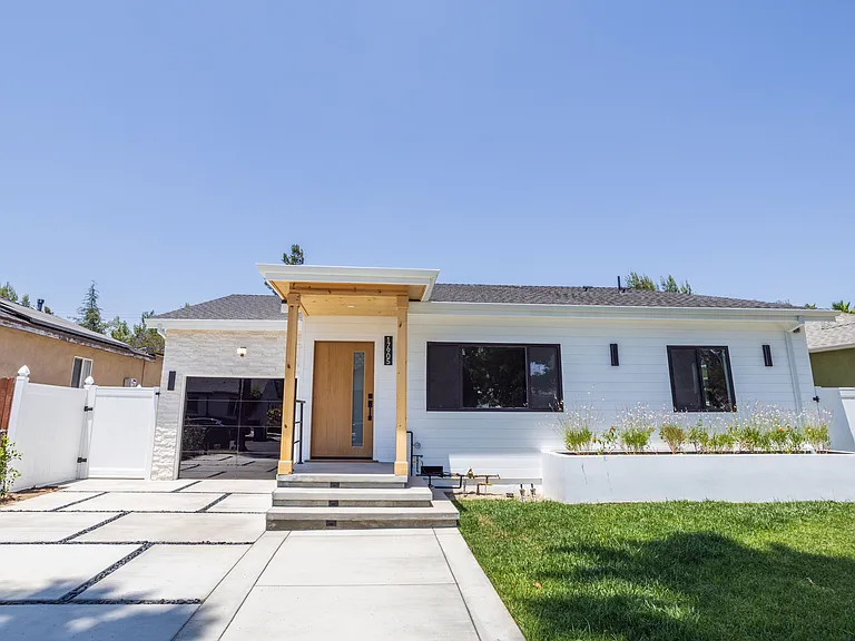 17905 Bullock St — Photo 3