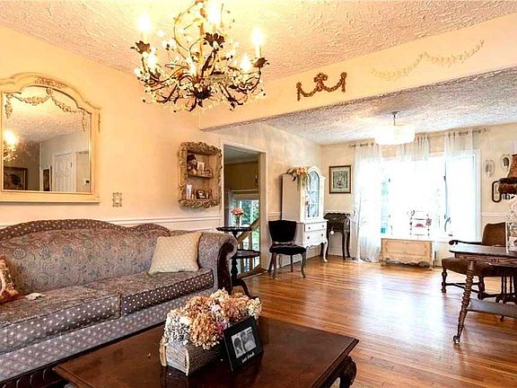 5th image of 104 Avondale Dr
