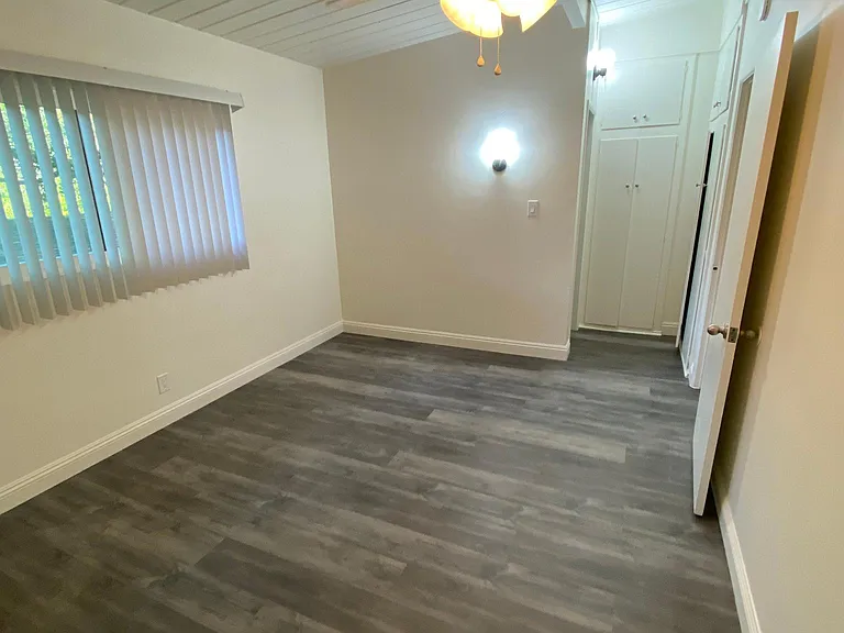 305 N Signal St #5 — Photo 4