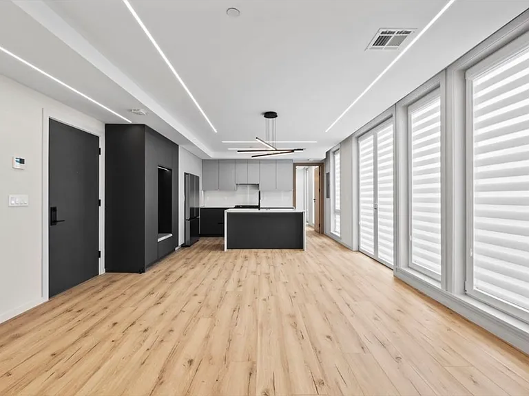 1854 Dorchester Ave #303 — Photo 3