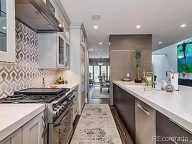 250 Adams St — Photo 15