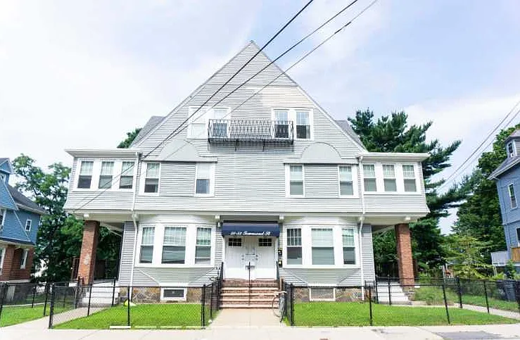3 bed, $2,950 — Photo 1