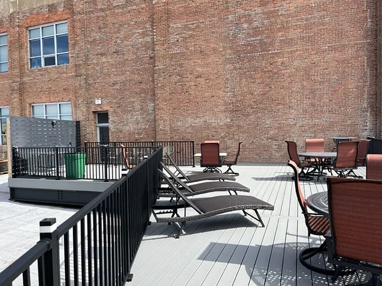 311 SW Water St — Photo 14