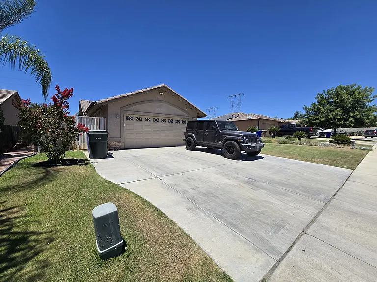644 Voorhies Ln — Photo 1