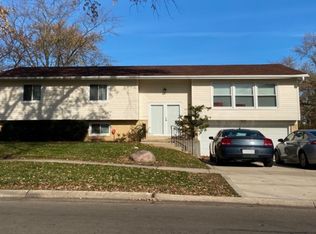 1591 Hillcrest Ave, Hanover Park, IL 60133