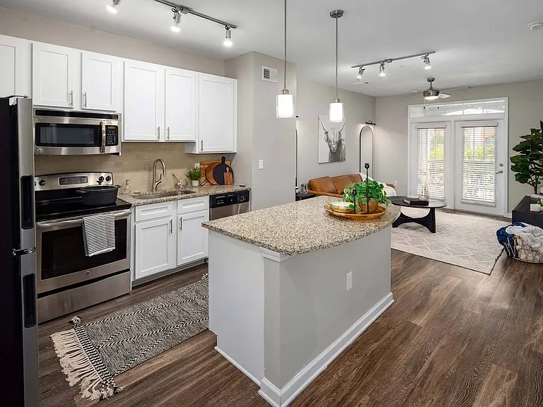 Avanti Brookhaven — Photo 3