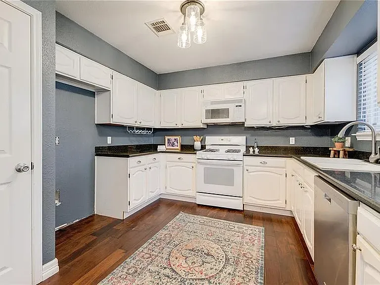 7610 Dallas Dr — Photo 4