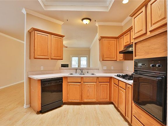 5th image of 1034 Carlisle Dr