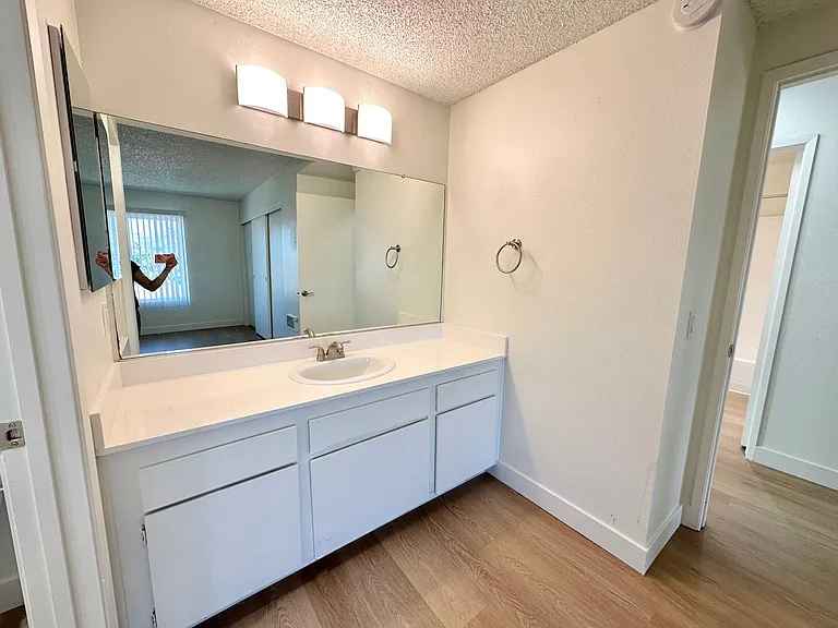 Bolsa Gardens Apartment Homes — Photo 17