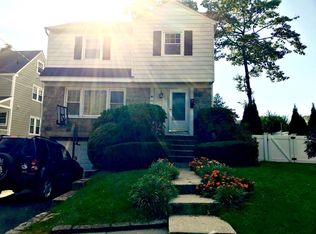 110 Sun Haven Dr, New Rochelle, NY 10801