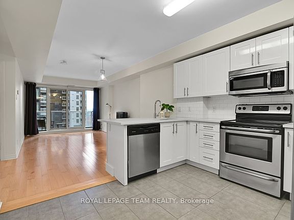 5th image of 242 Rideau St #703