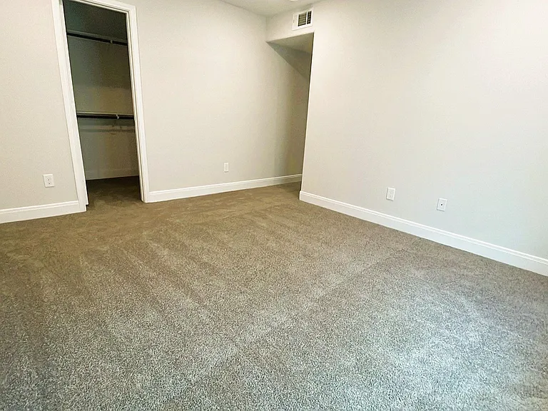 711 S Houston Ave — Photo 13