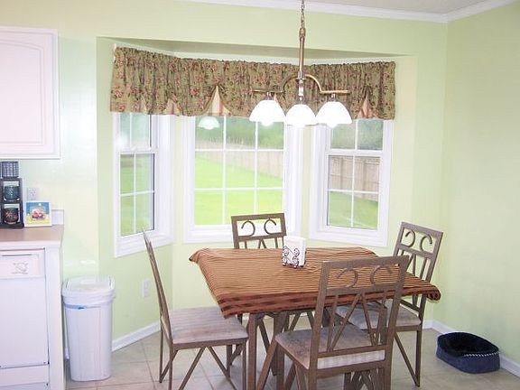 Eat-in Kitchen