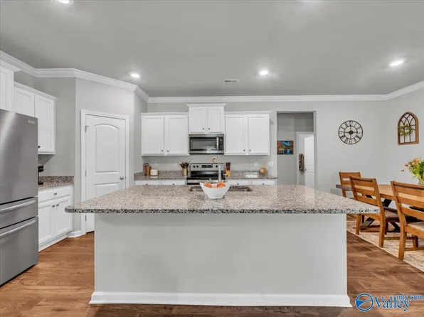 14900 Eva Cir, Athens, AL 35613
