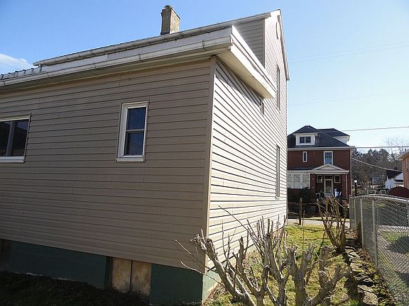 Khaki Dutch-lap Siding 