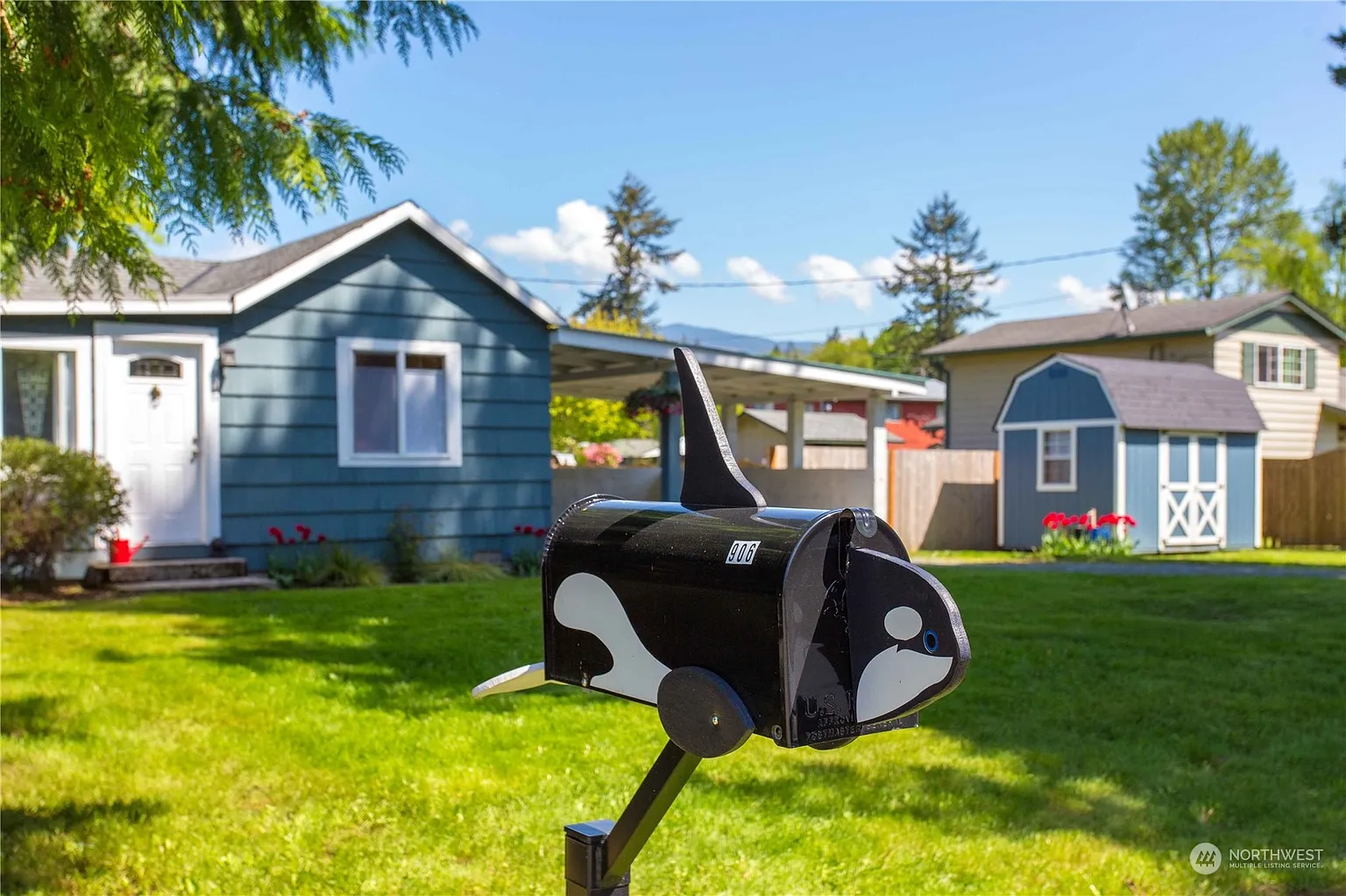 906 Dunlop Street photo 1