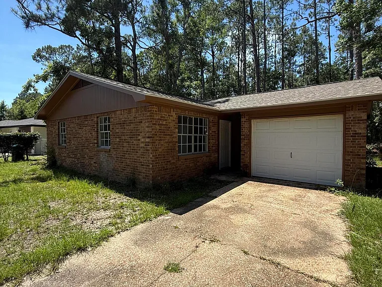 1616 Courtney Dr — Photo 1