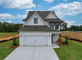 100 Firefly Ln, Opelika, AL