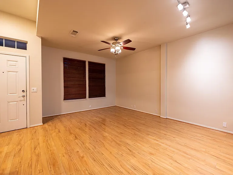 2225 Central Park Ln — Photo 5