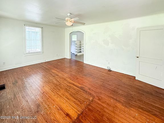 3rd image of 718 S 5th St