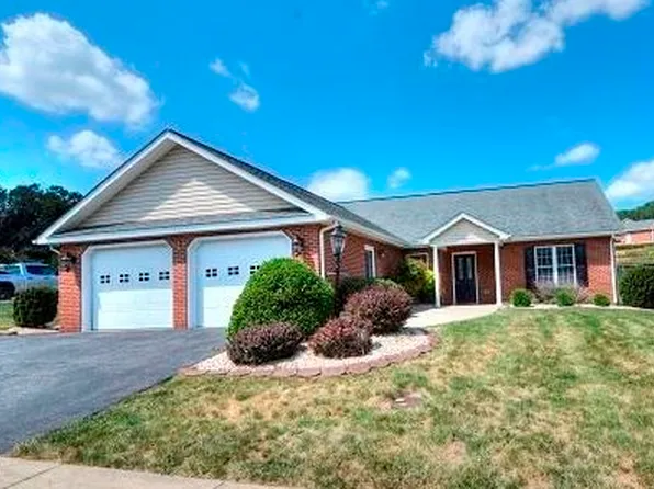 132 Red Oak Dr, Staunton, VA 24401