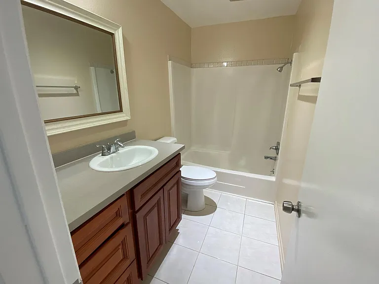 524 N Francisca Ave #4B — Photo 9