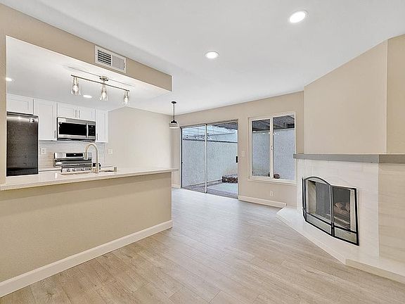 2nd image of 1811 California St