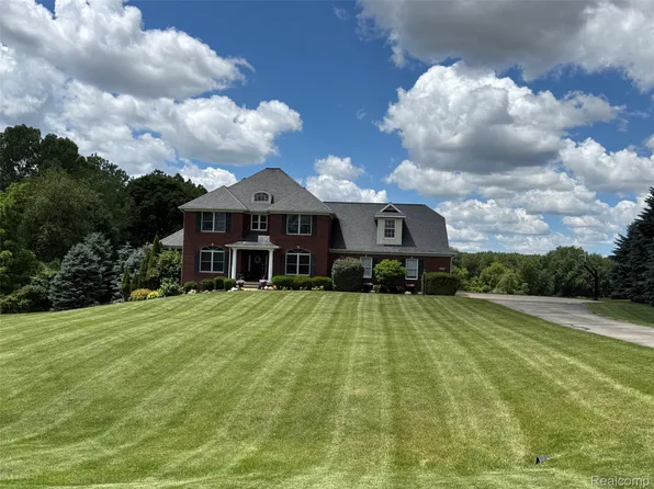 16118 Jeff Ct, Grand Ledge, MI 48837