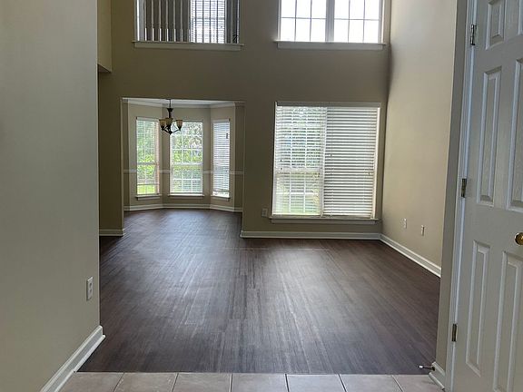 3rd image of 2182 Anconia Cir
