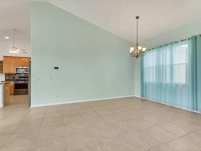 15077 Acorn Cir — Photo 6