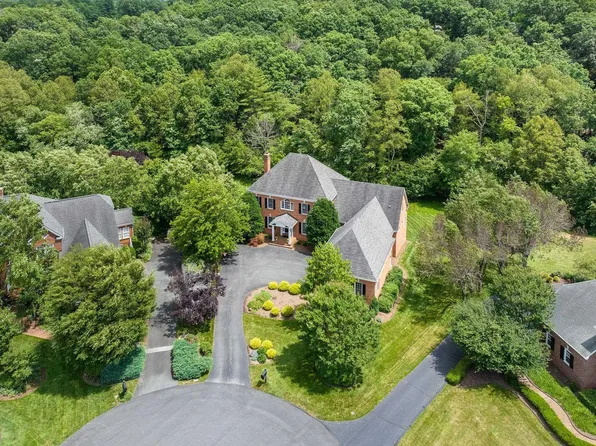 1387 Tattersall Ct, Keswick, VA 22947