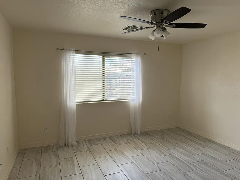 8563 W Mission Ln — Photo 15
