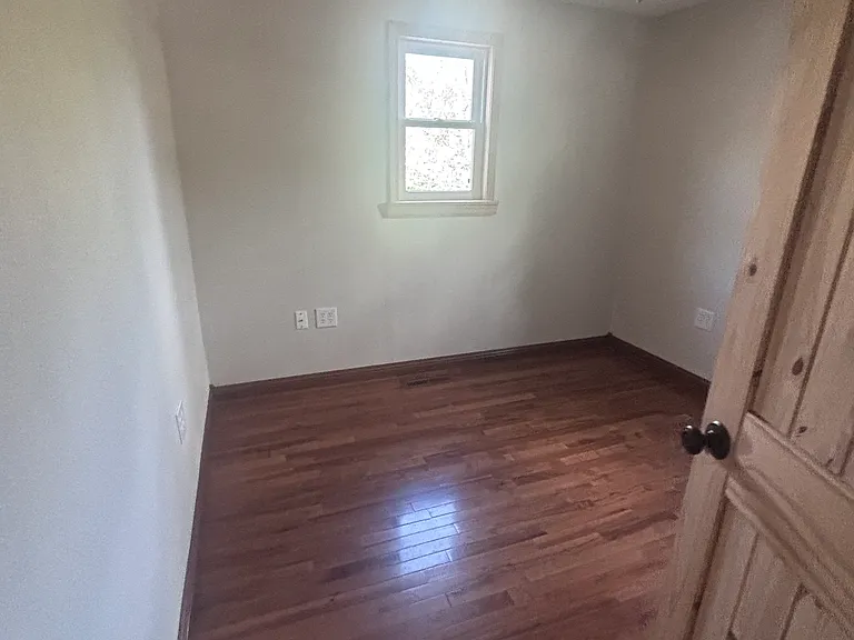 213 E Farmer St — Photo 12