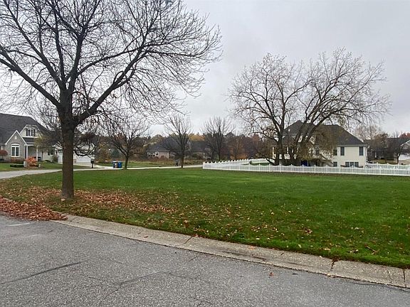 3rd image of 295 Glencarry Ct