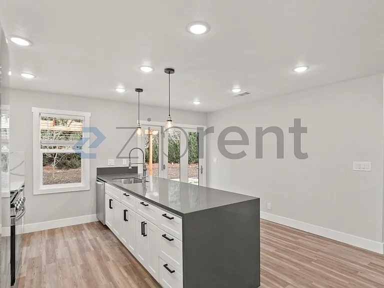 42740 Jefferson St — Photo 8