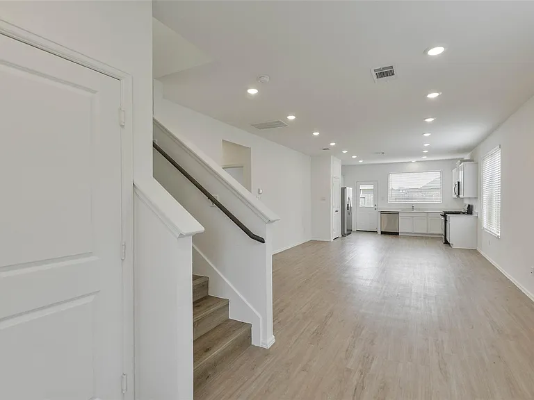3015 Wedgewood Cove Way — Photo 3