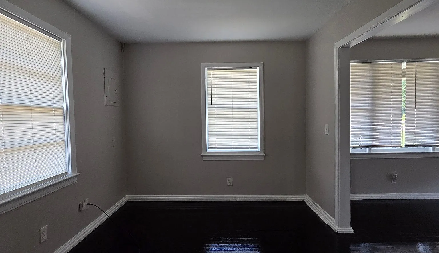 Comfortable & Spacious 3-Bedroom Home Ready for You! — Photo 4